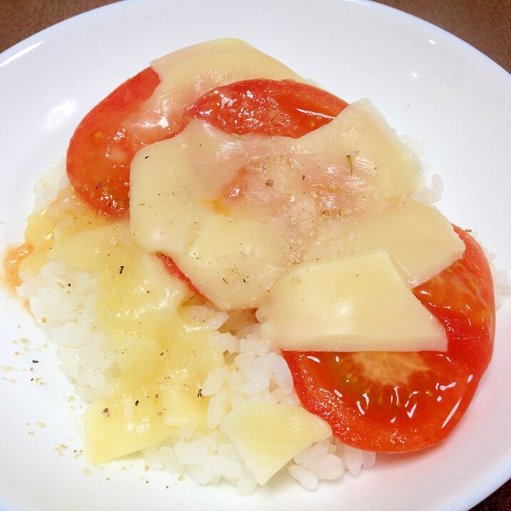 電子レンジで簡単☆トマトチーズご飯